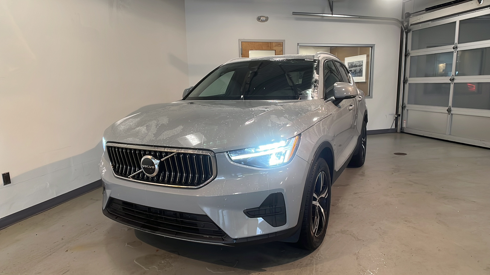 2024 Volvo XC40 B5 Core 1