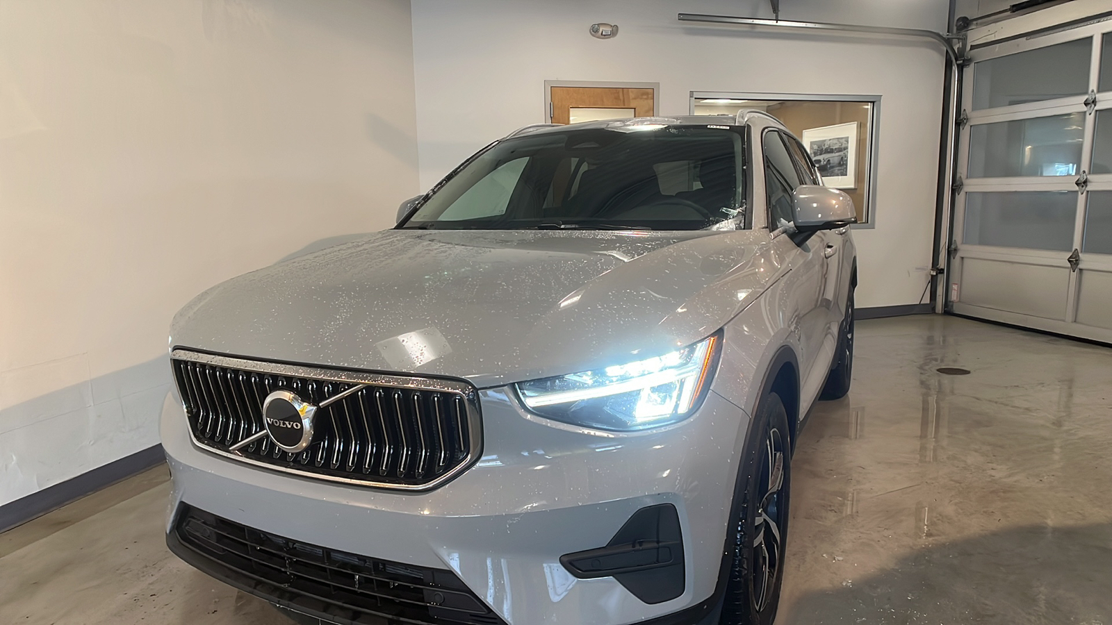 2024 Volvo XC40 B5 Core 1