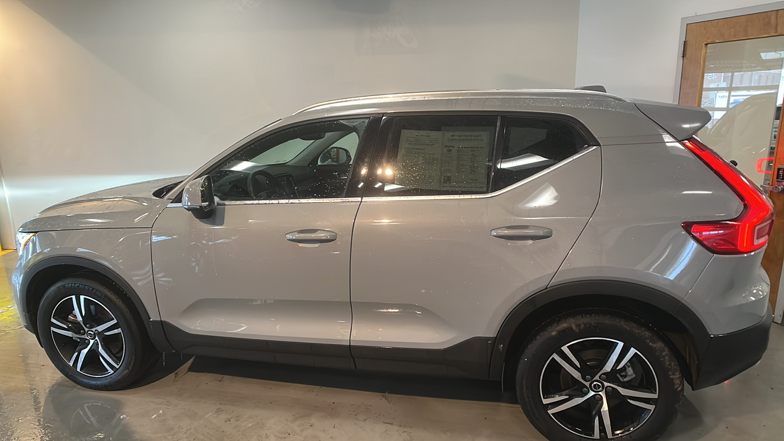 2024 Volvo XC40 B5 Core 2