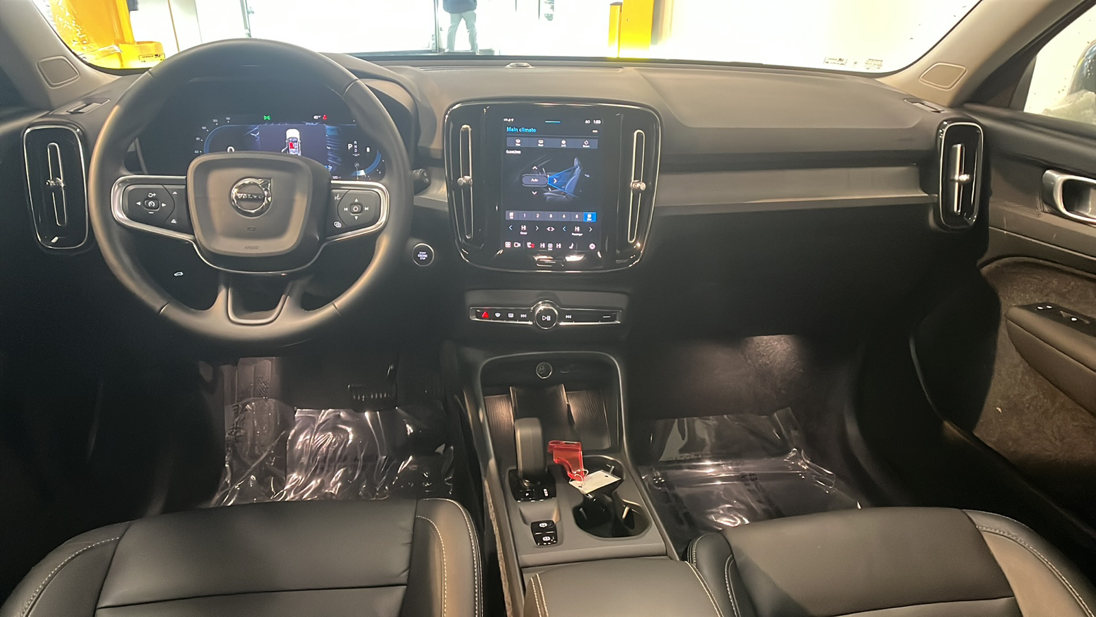 2024 Volvo XC40 B5 Core 10