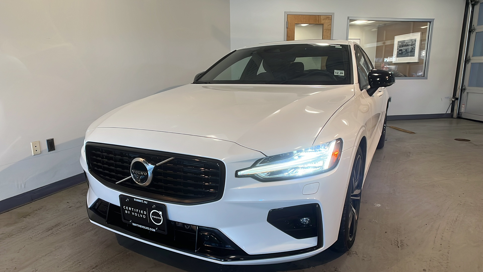 2022 Volvo S60 B5 R-Design 1