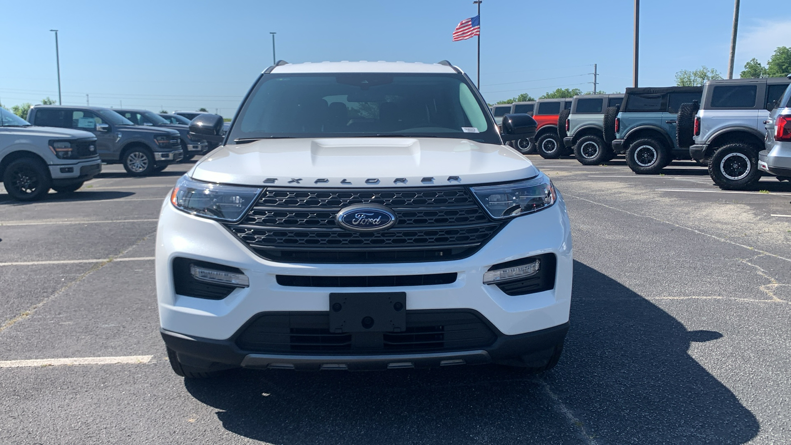 2024 Ford Explorer XLT 2