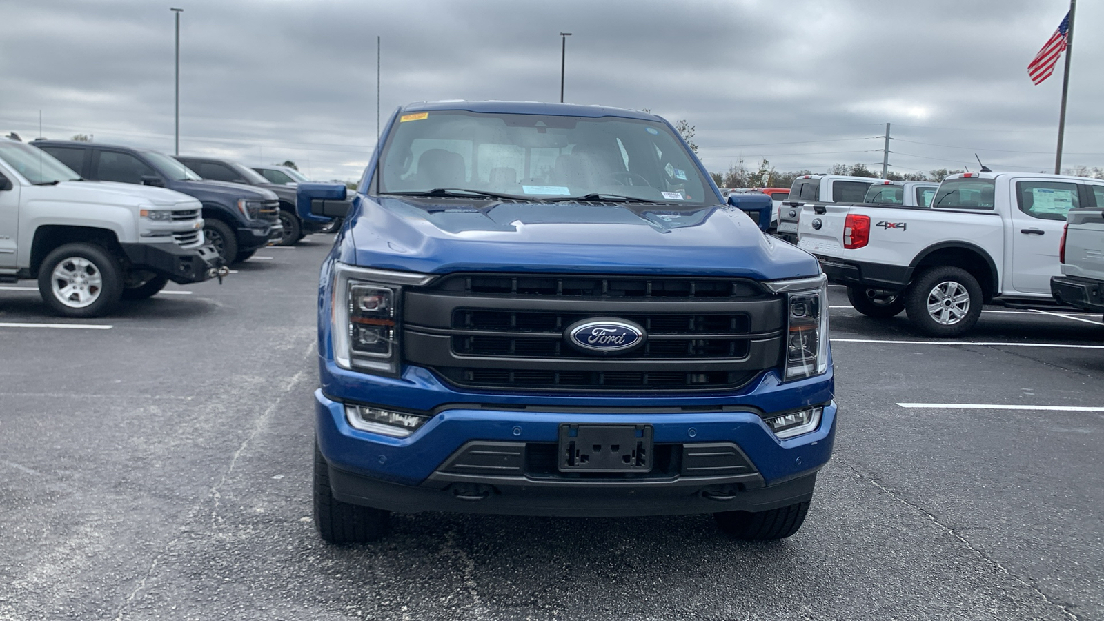 2022 Ford F-150 Lariat 2