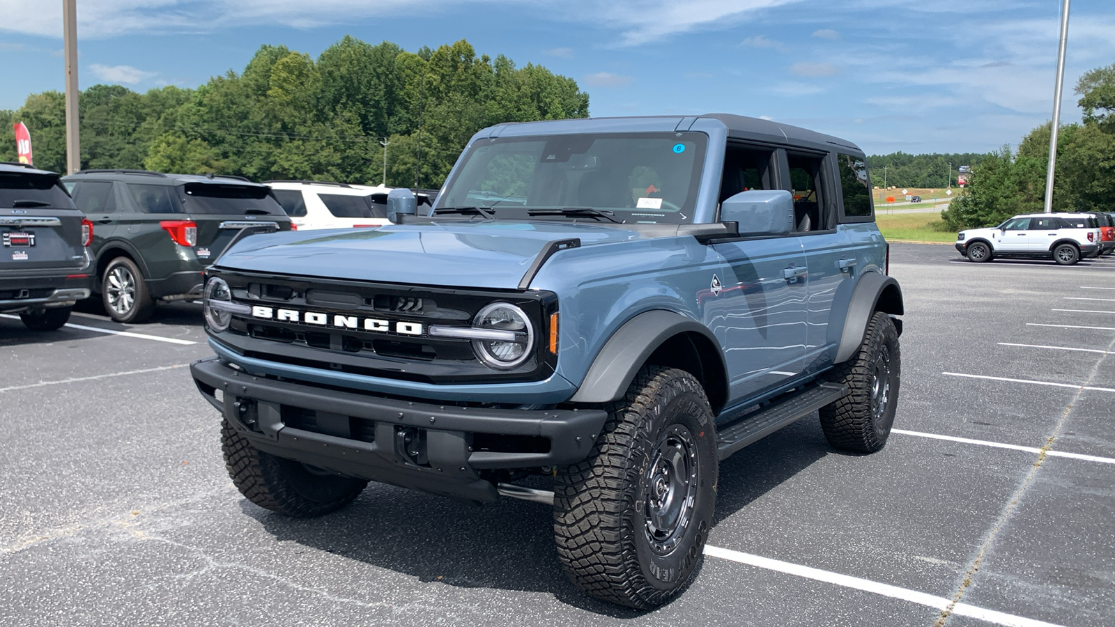 2024 Ford Bronco Outer Banks 3