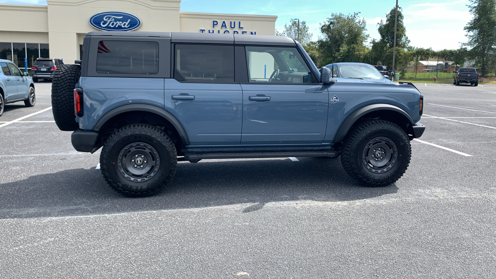 2024 Ford Bronco Outer Banks 8