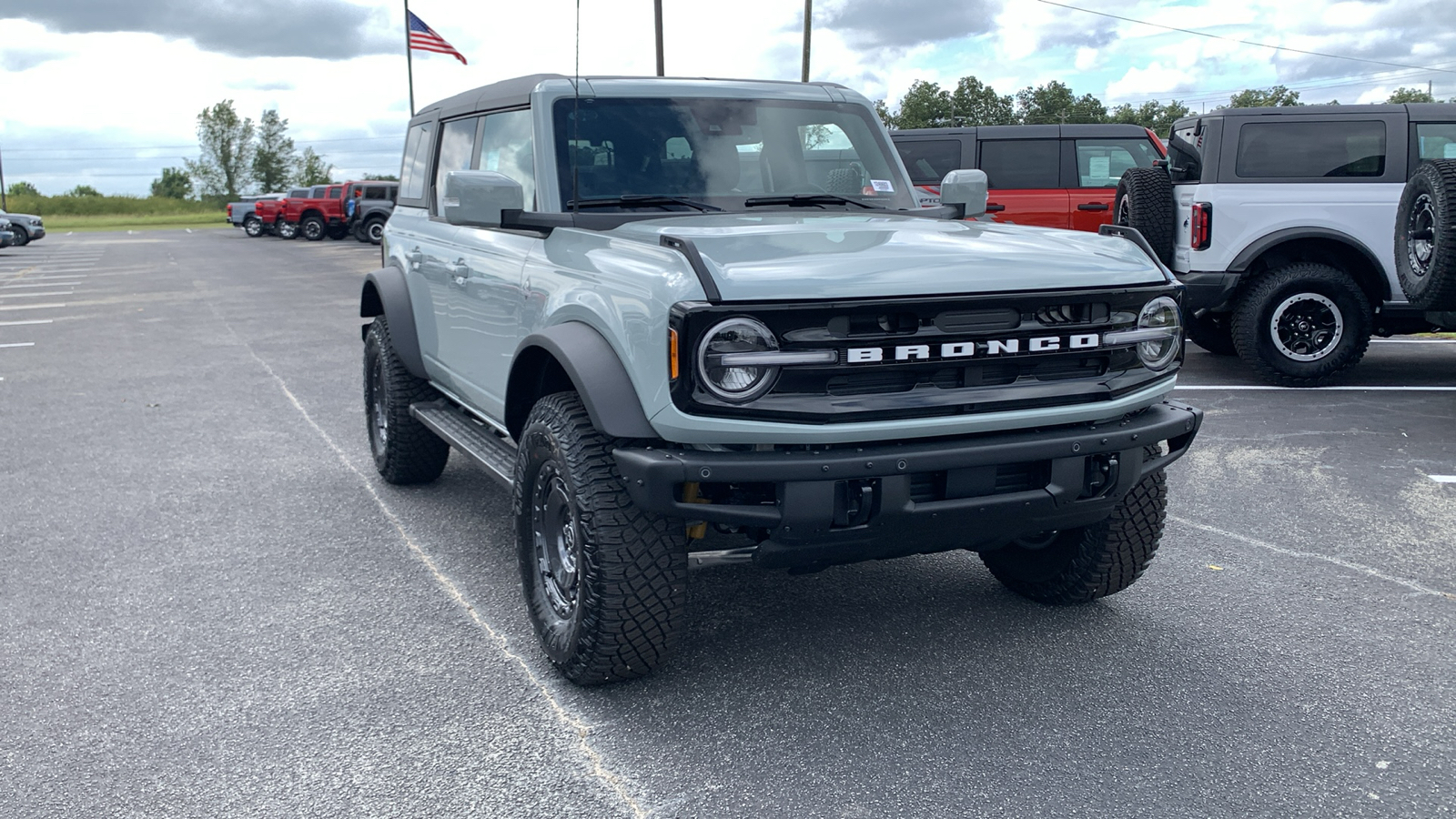 2024 Ford Bronco Outer Banks 1