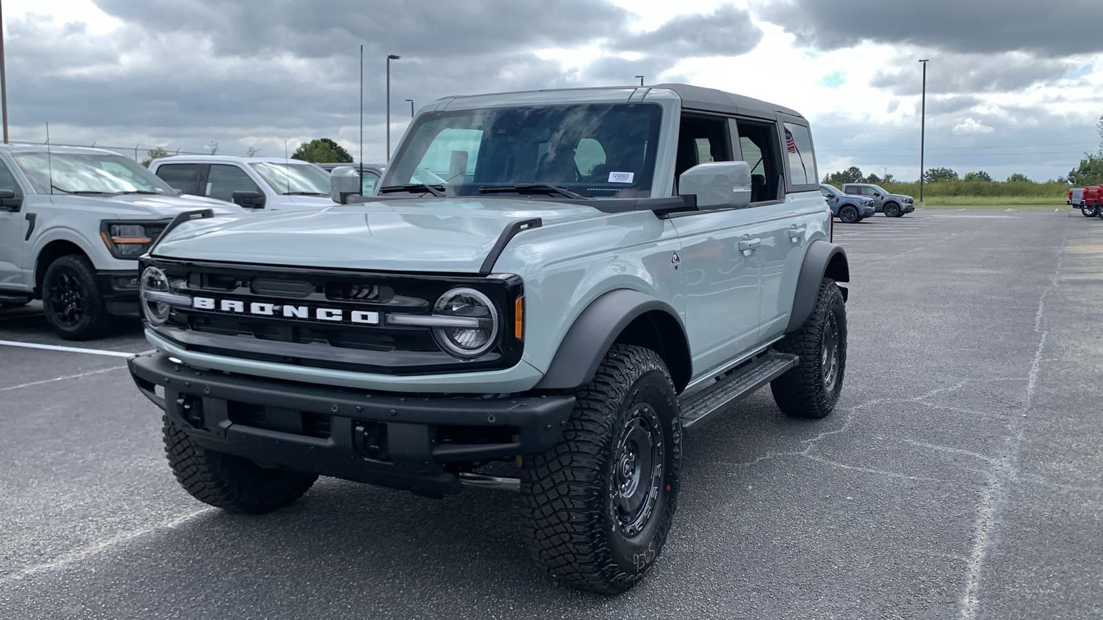 2024 Ford Bronco Outer Banks 3