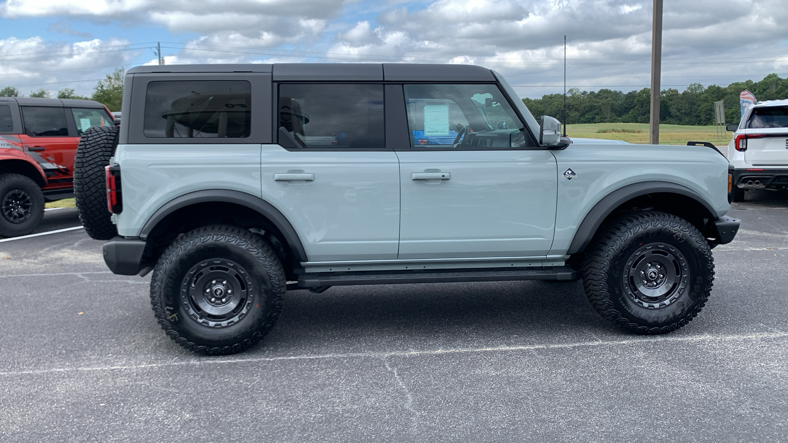 2024 Ford Bronco Outer Banks 8