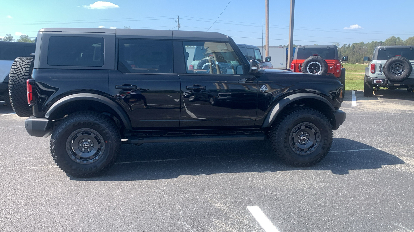 2024 Ford Bronco Outer Banks 8