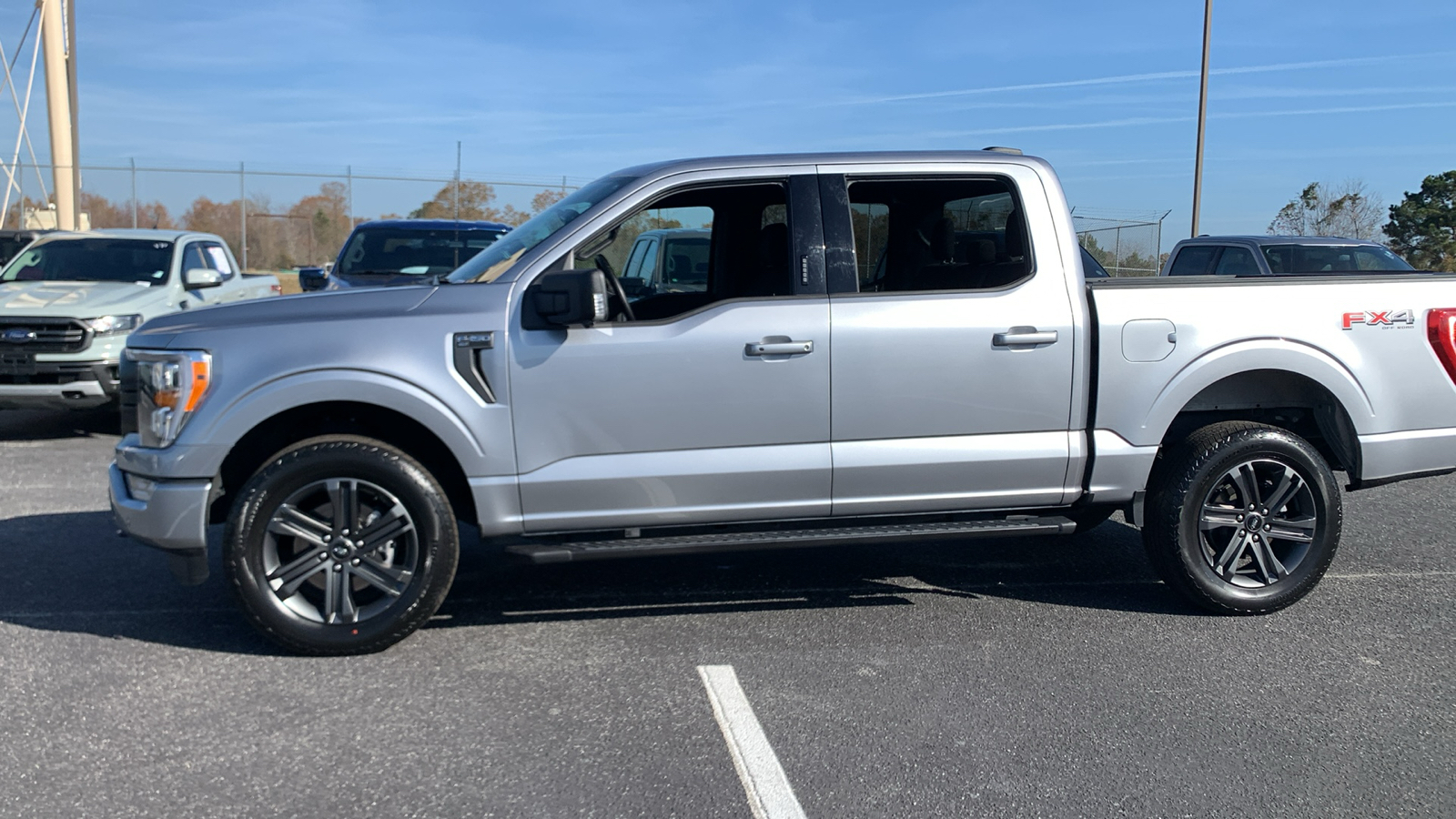 2023 Ford F-150 XLT 4