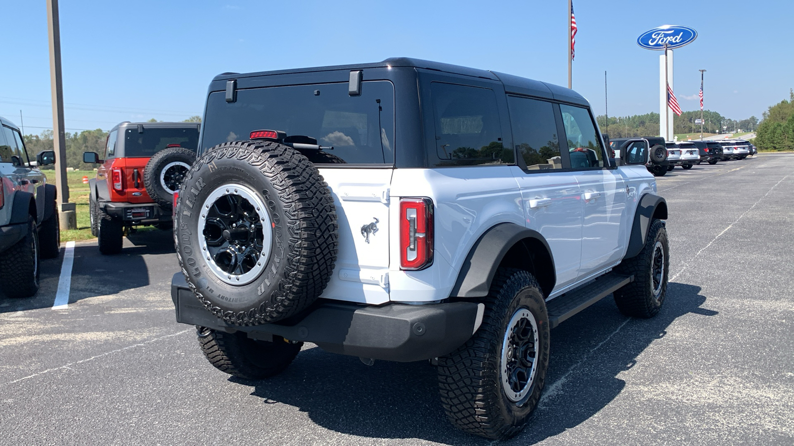 2024 Ford Bronco Outer Banks 7