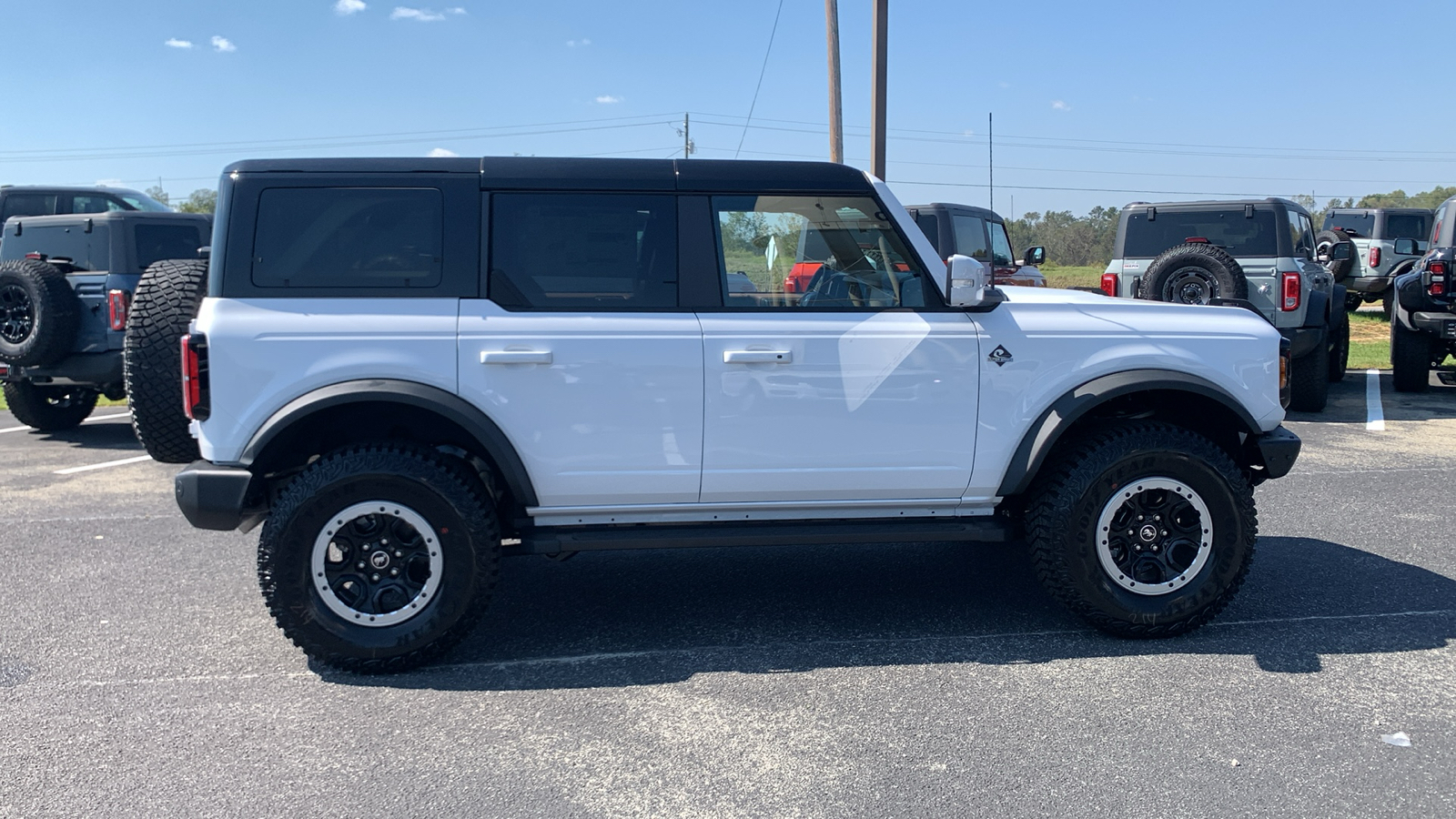 2024 Ford Bronco Outer Banks 8