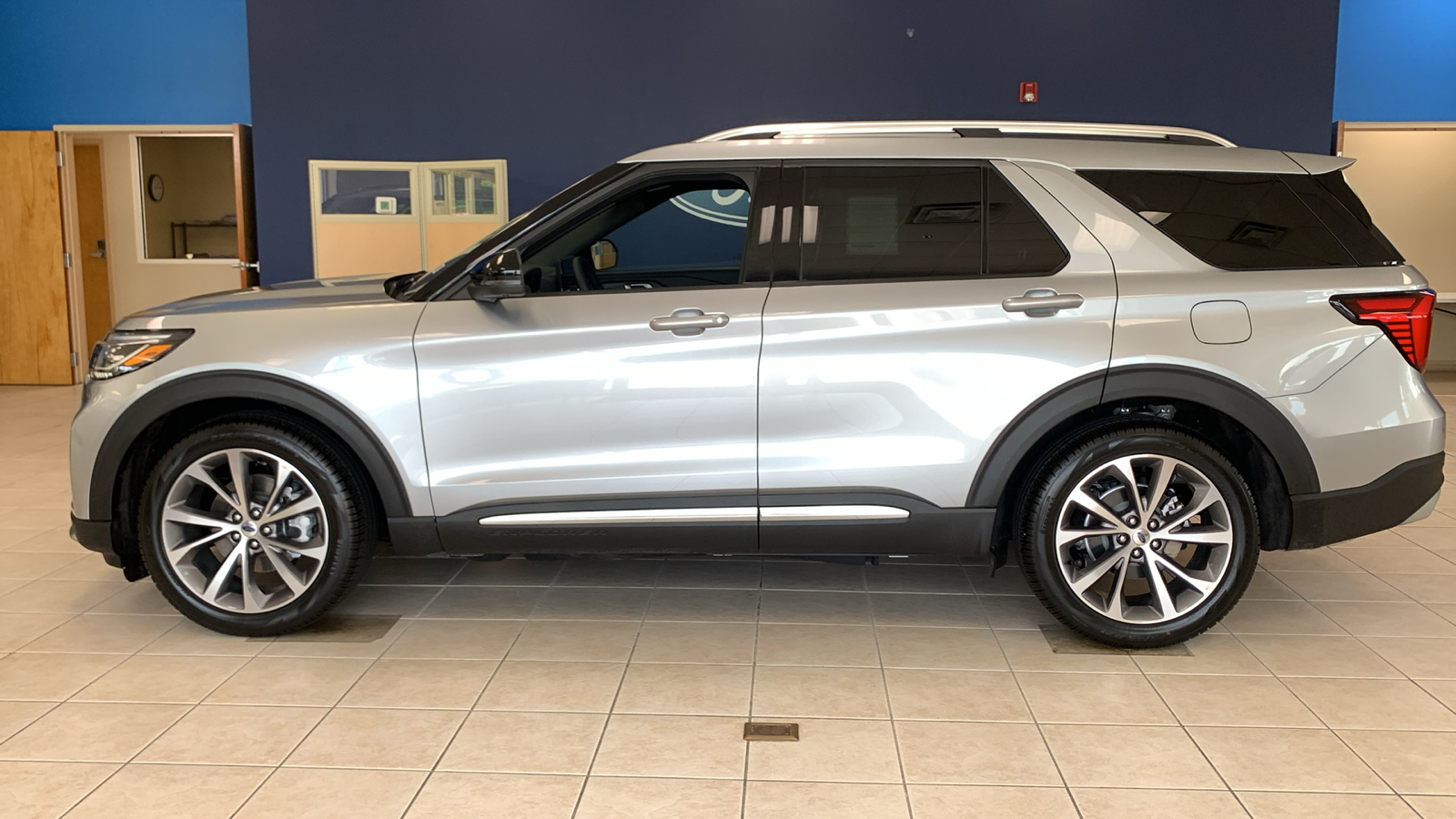 2025 Ford Explorer Platinum 4