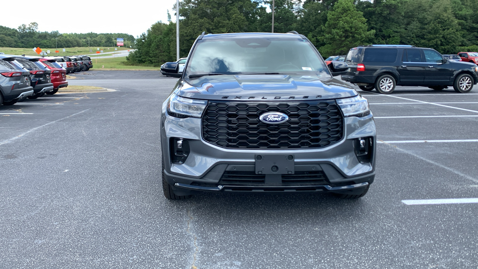 2025 Ford Explorer ST-Line 2