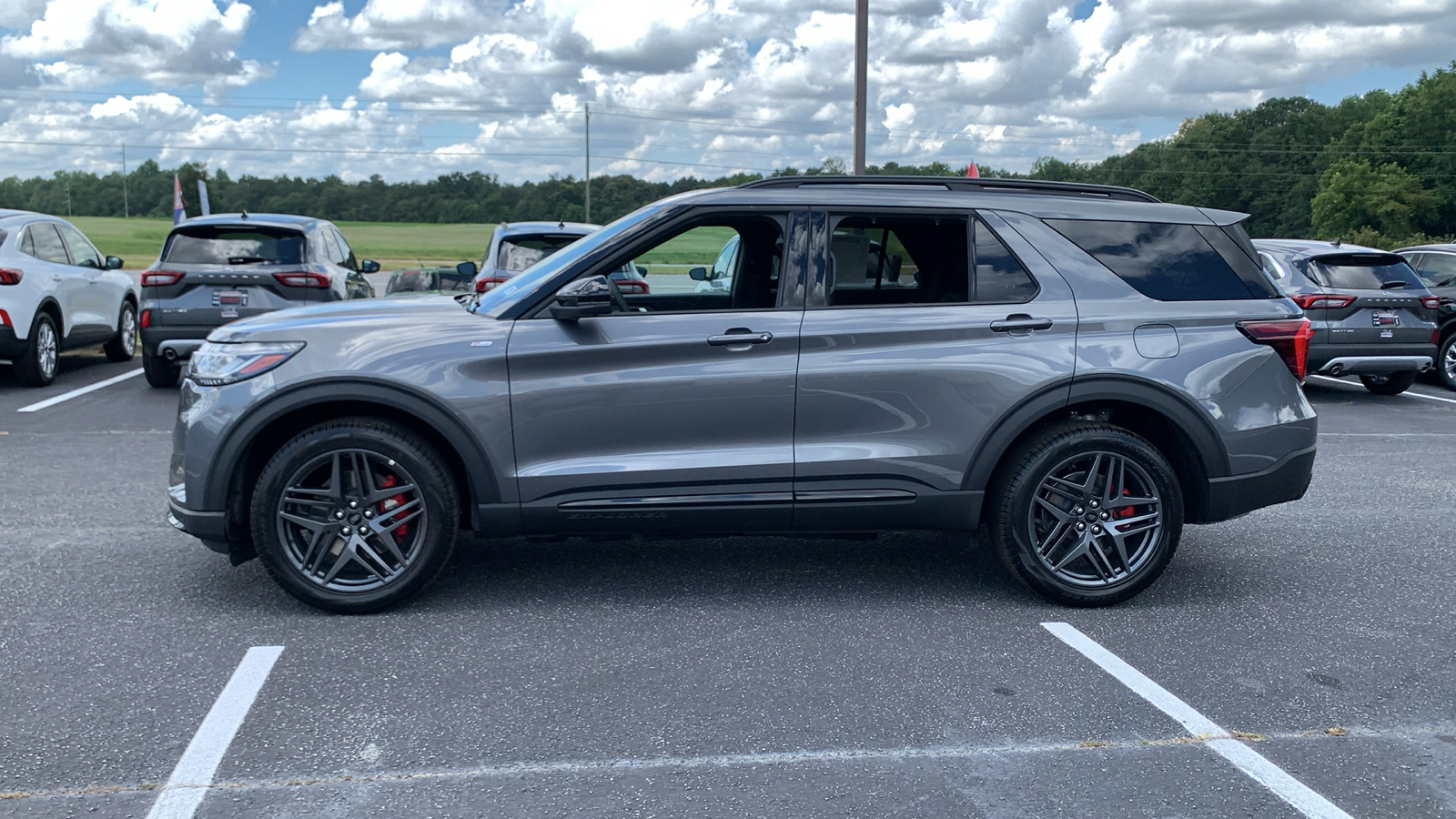 2025 Ford Explorer ST-Line 4