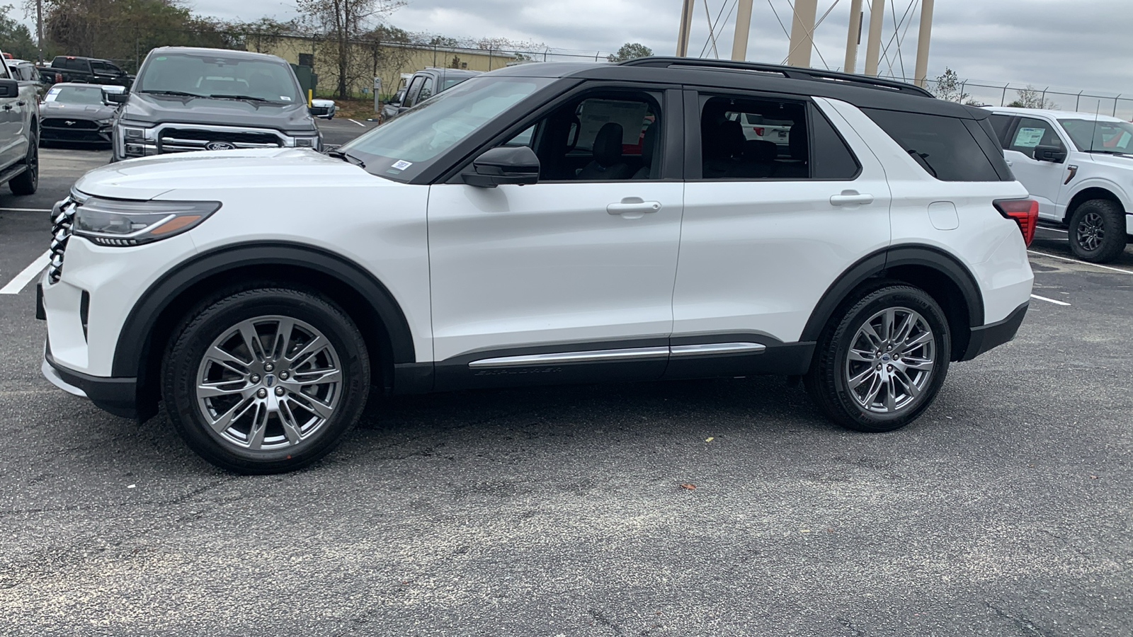 2025 Ford Explorer Platinum 4