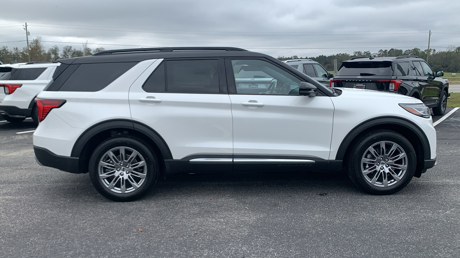 2025 Ford Explorer Platinum 8