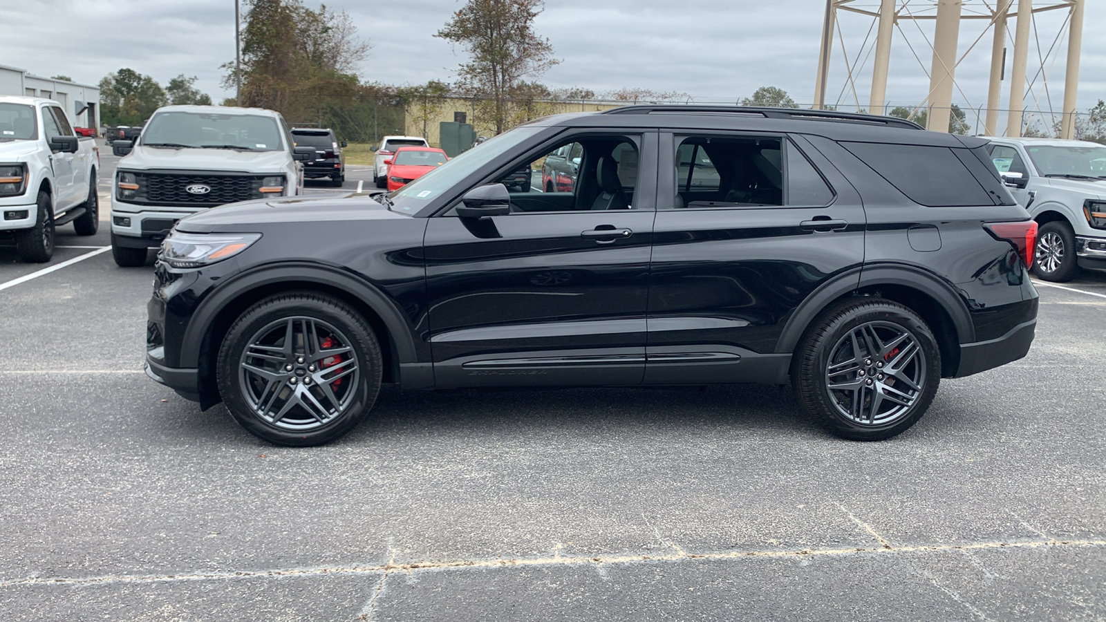 2025 Ford Explorer ST 4