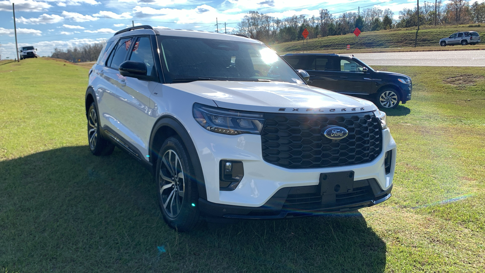 2025 Ford Explorer ST-Line 1