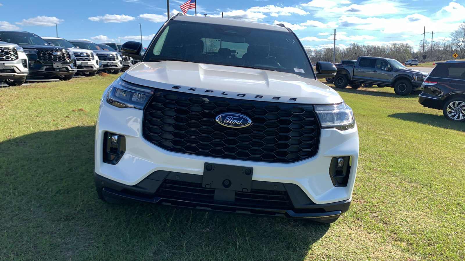 2025 Ford Explorer ST-Line 2