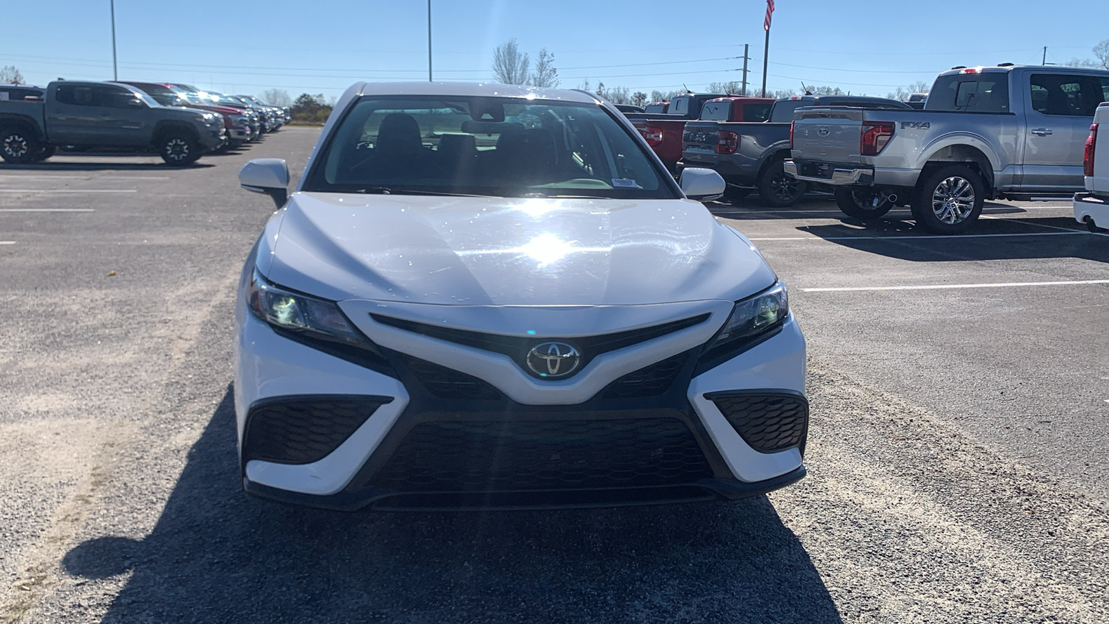 2022 Toyota Camry SE 2