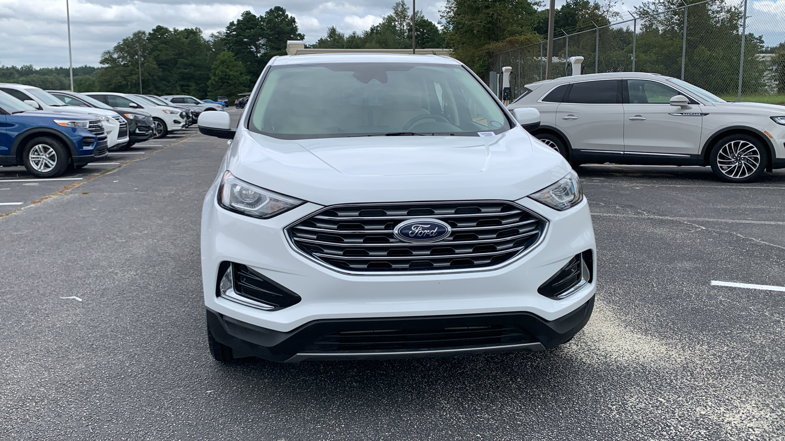 2022 Ford Edge  2