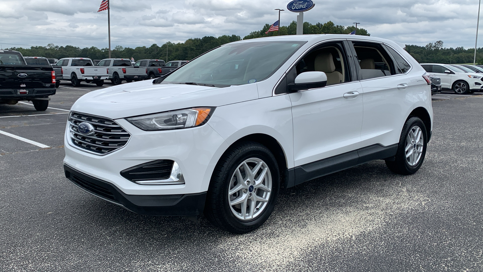 2022 Ford Edge  3