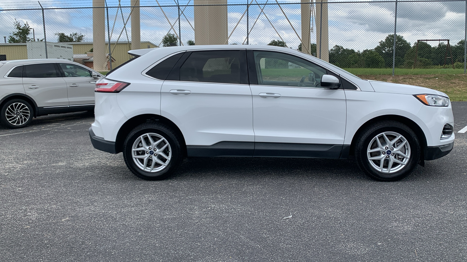 2022 Ford Edge  8