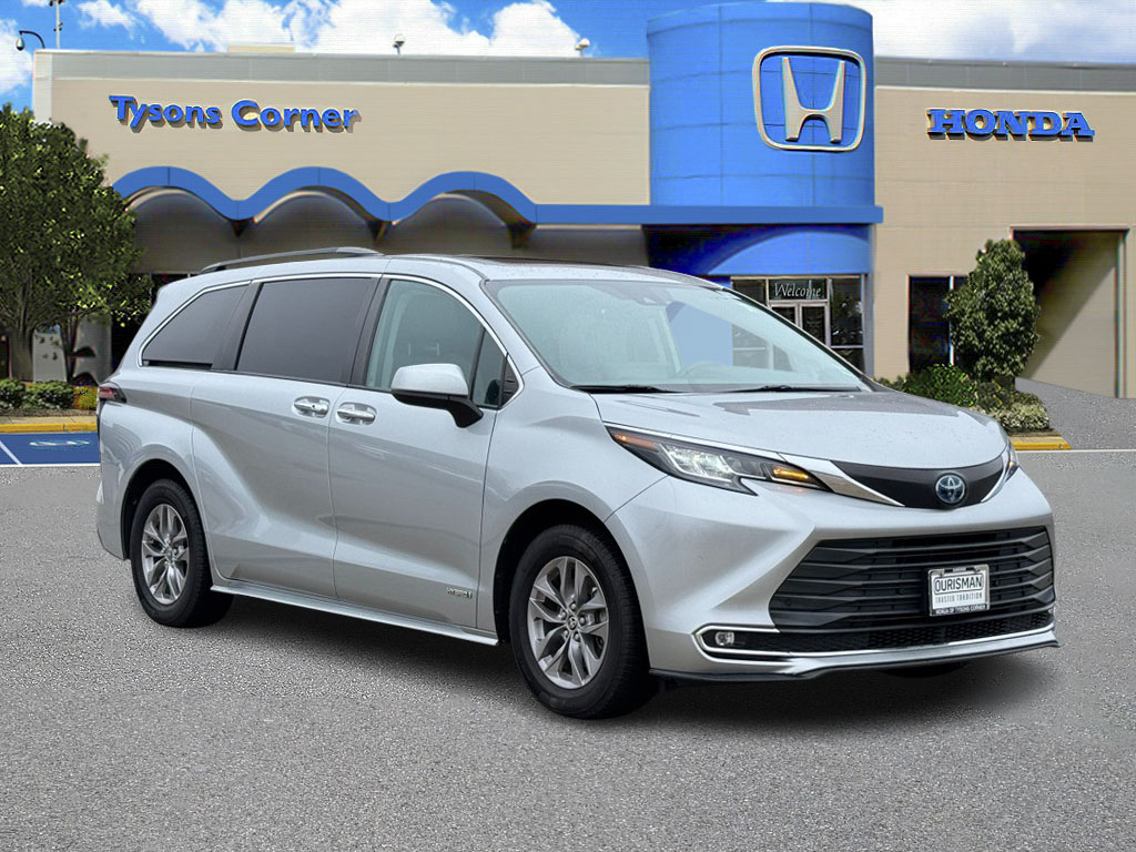 2021 Toyota Sienna XLE 1