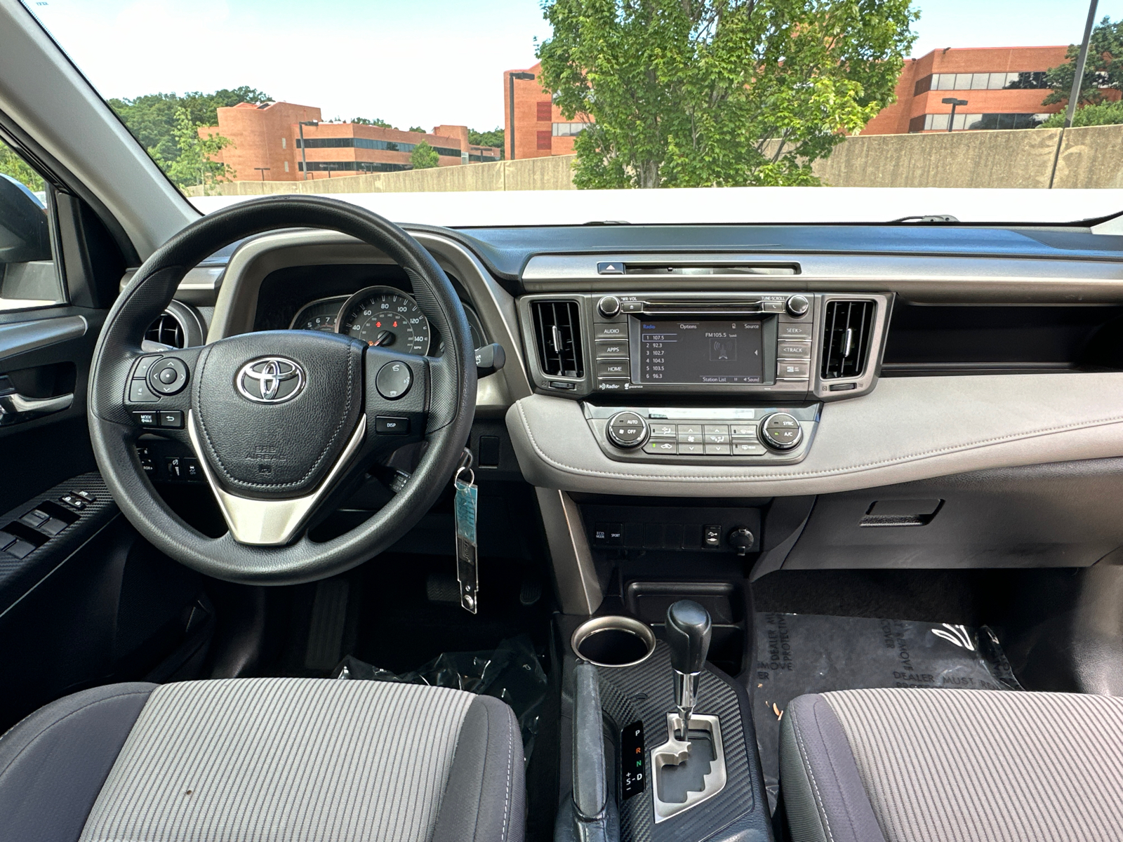 2015 Toyota RAV4 XLE 12