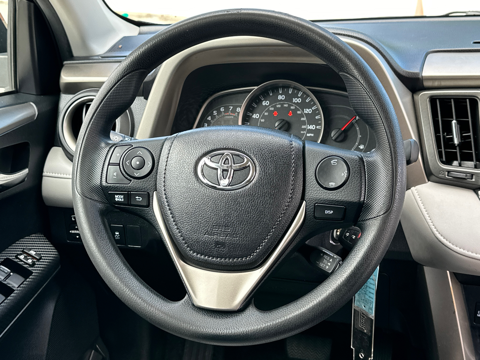 2015 Toyota RAV4 XLE 14