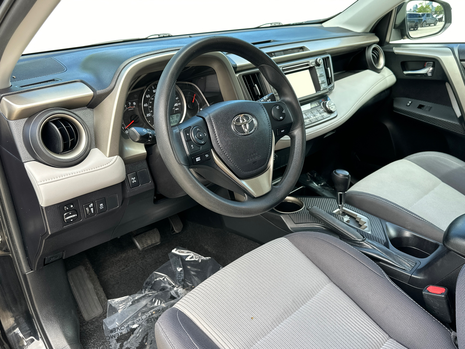 2015 Toyota RAV4 XLE 22