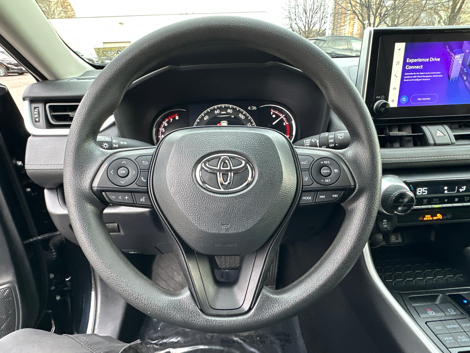 2024 Toyota RAV4 XLE 31