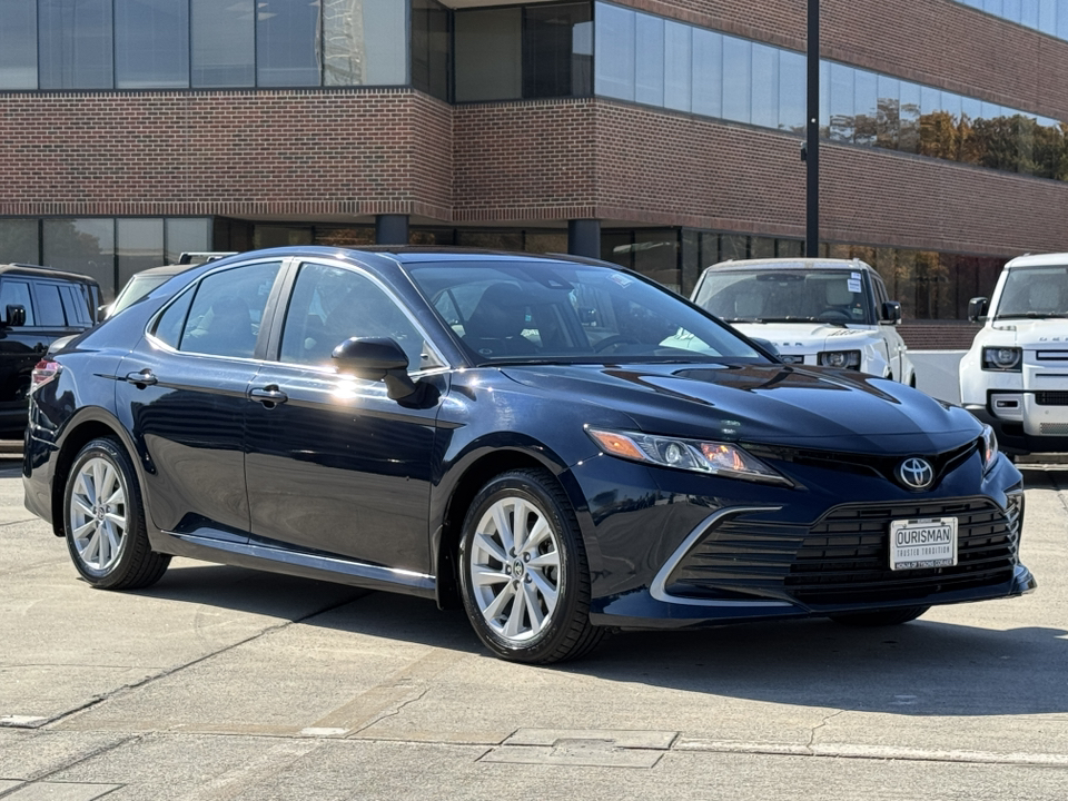 2021 Toyota Camry LE 32