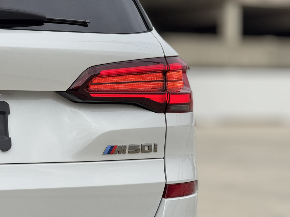 2022 BMW X5 M50i 7