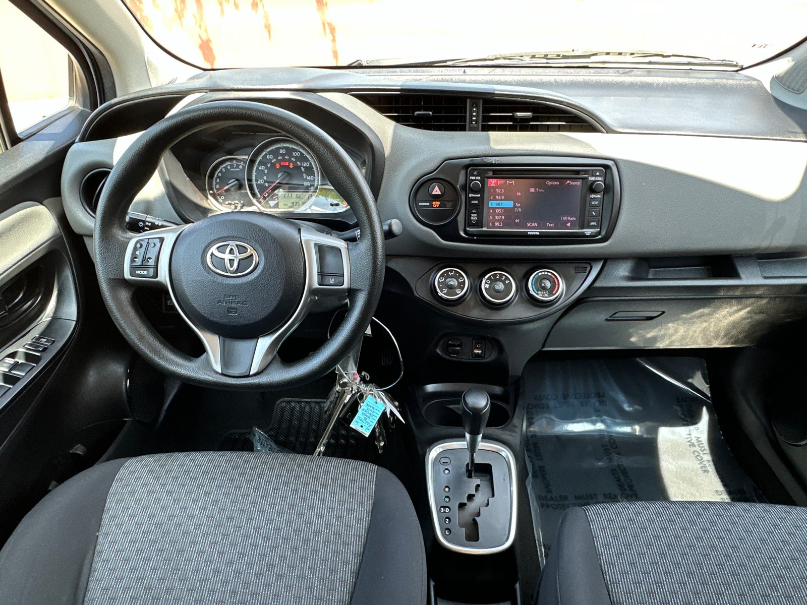 2017 Toyota Yaris L 12