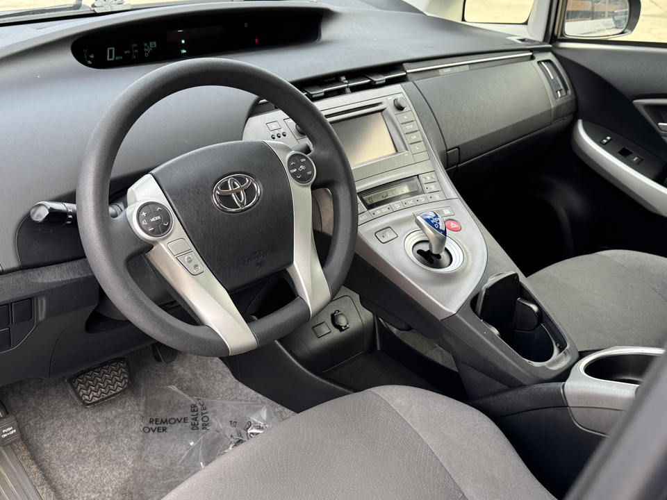 2014 Toyota Prius Two 14