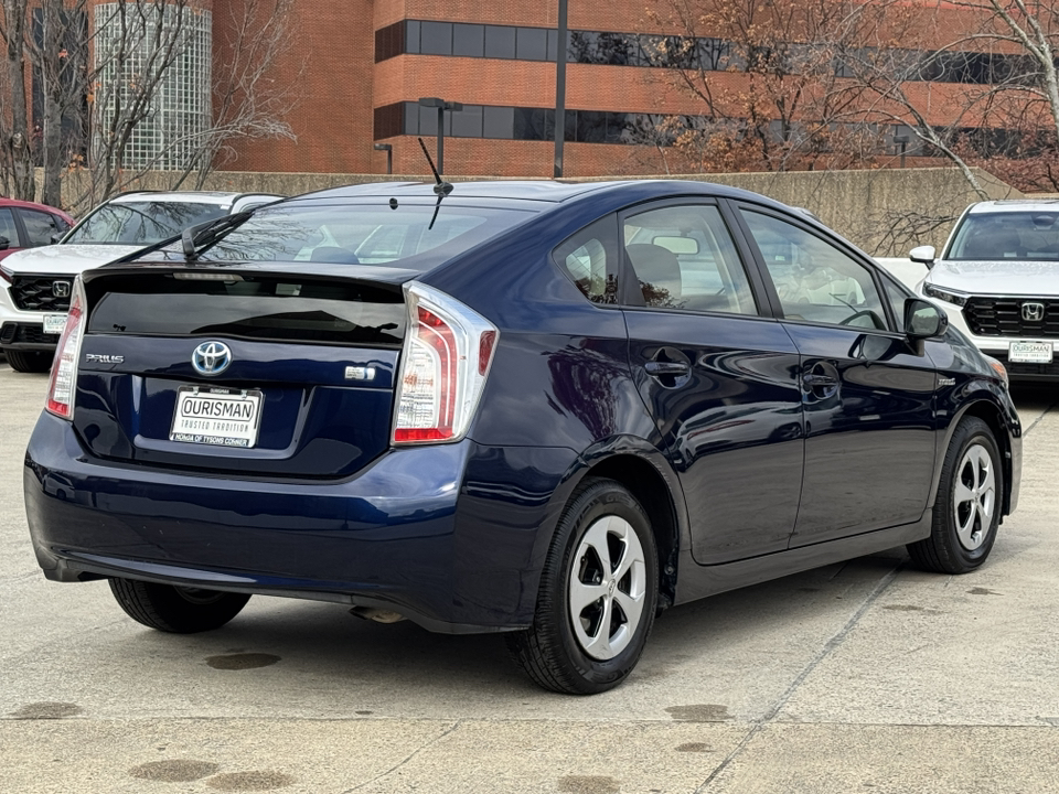 2014 Toyota Prius Two 41