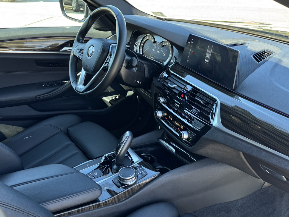 2018 BMW 5 Series 530i xDrive 11