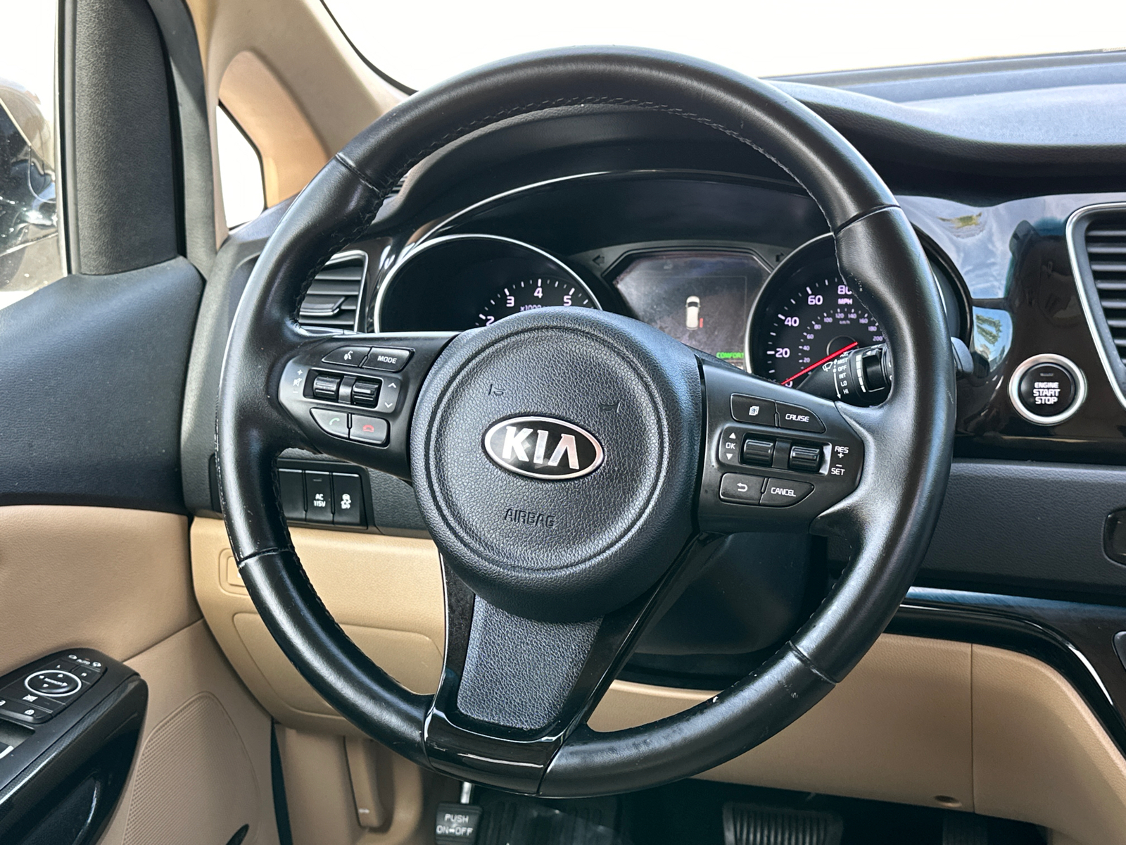 2015 Kia Sedona SX 32