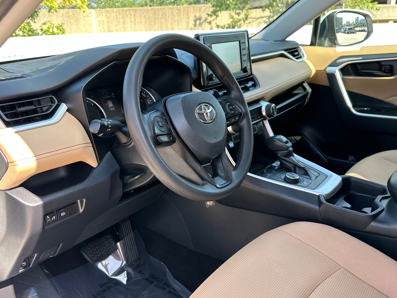 2019 Toyota RAV4 Hybrid LE 19