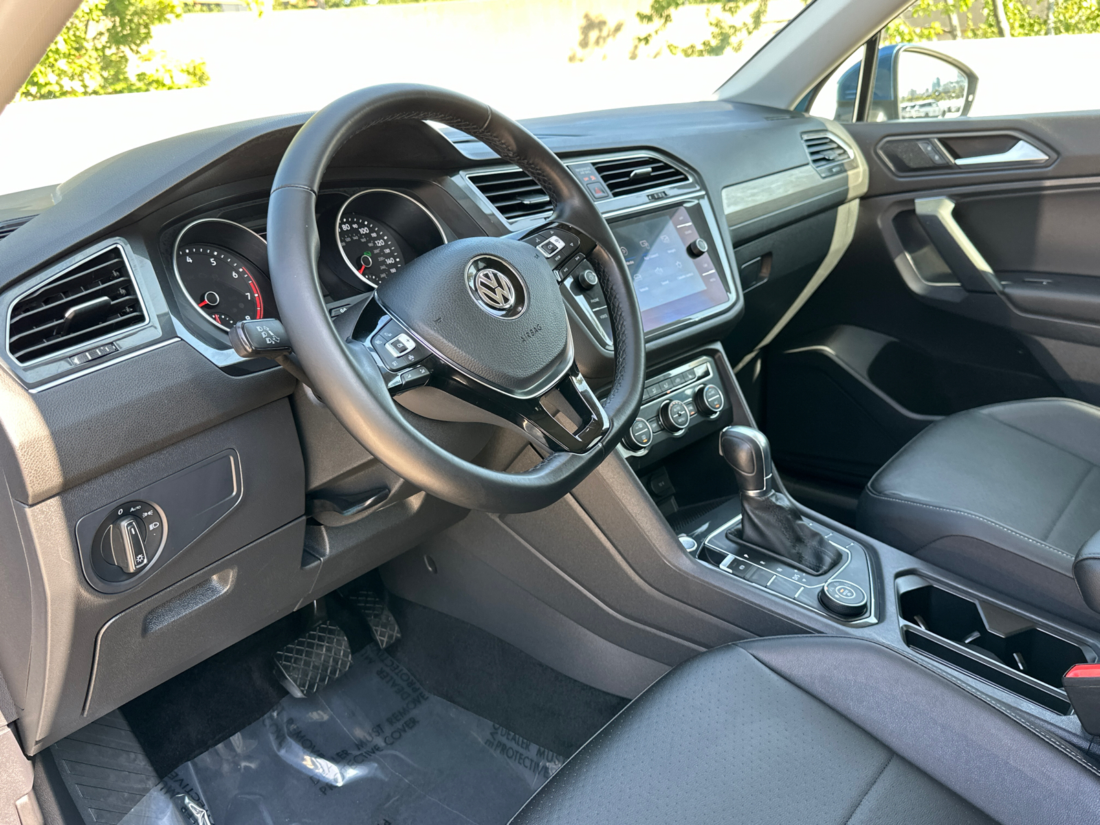 2019 Volkswagen Tiguan 2.0T SEL R-Line 24