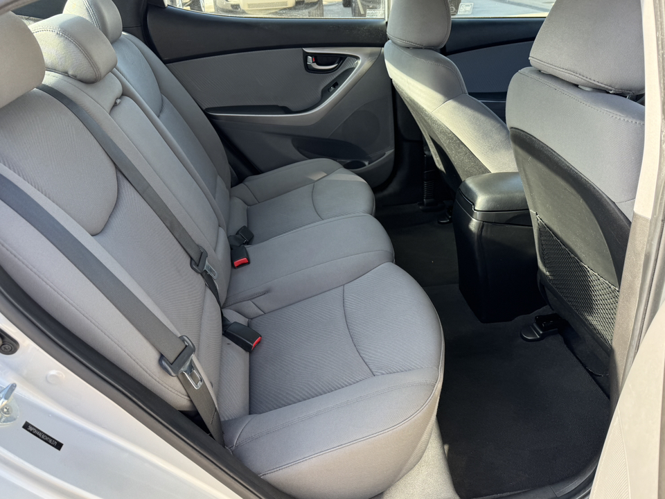 2012 Hyundai Elantra GLS 11