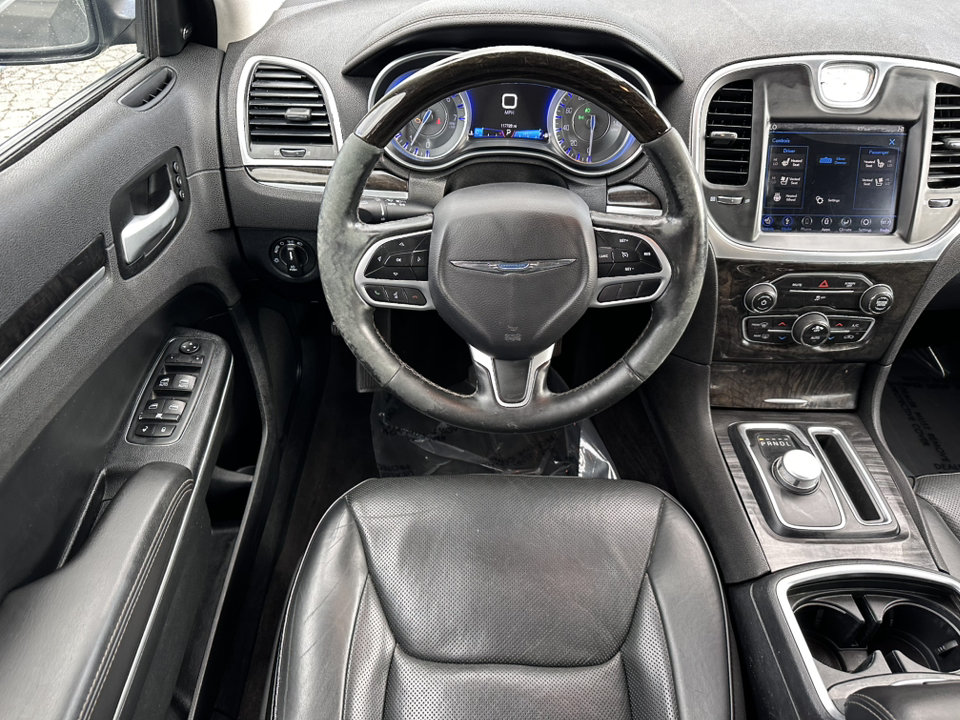 2018 Chrysler 300  18