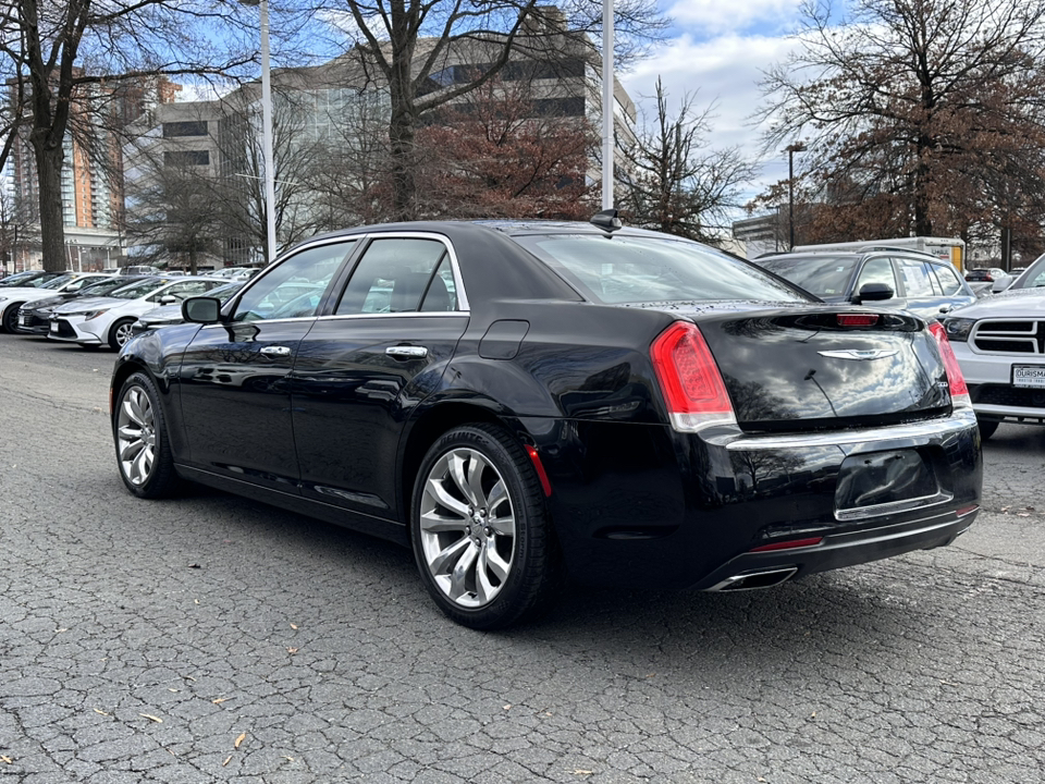 2018 Chrysler 300  35