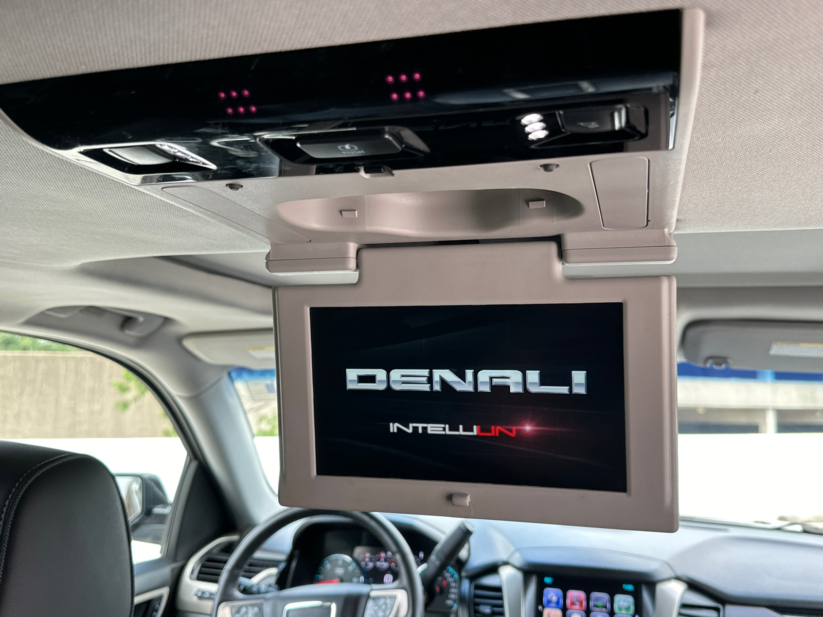 2018 GMC Yukon XL Denali 28