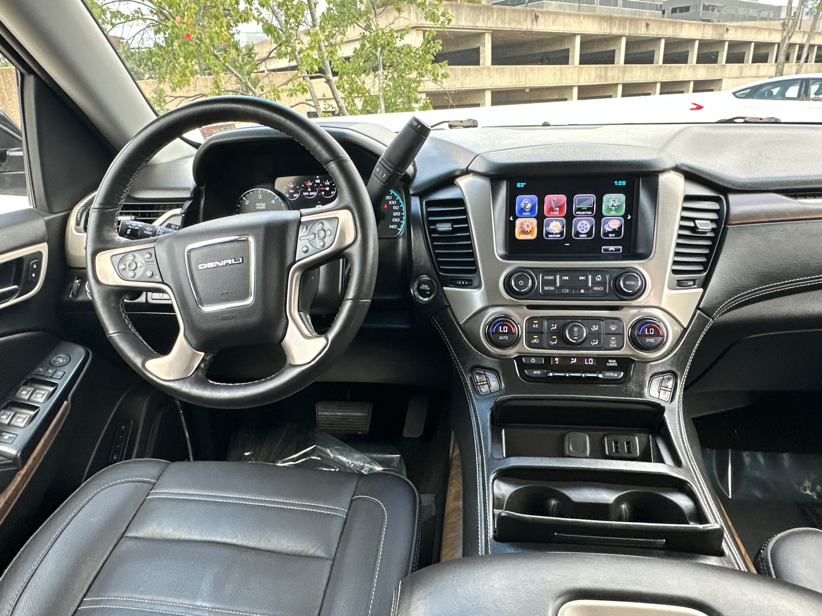 2018 GMC Yukon XL Denali 29