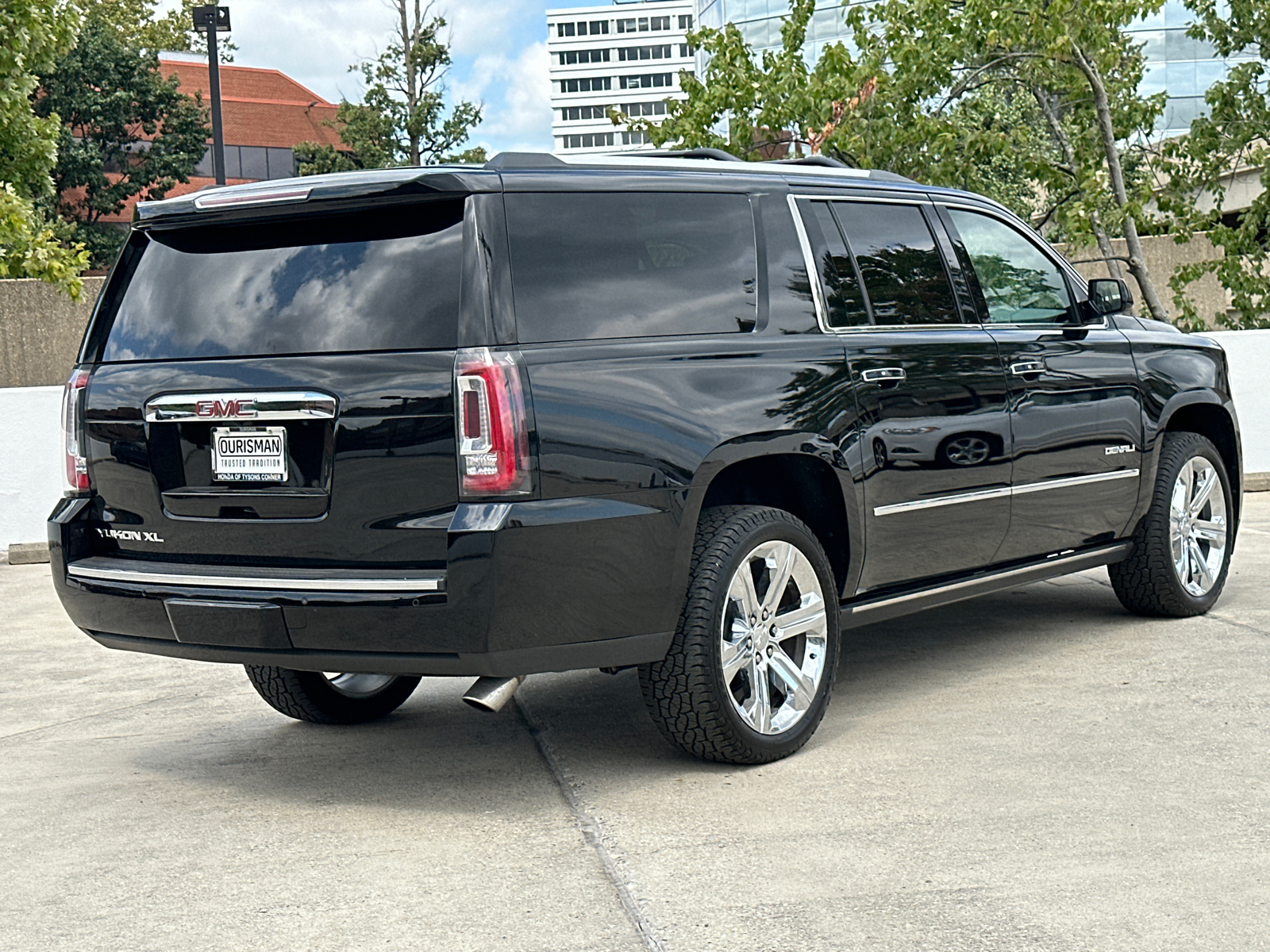 2018 GMC Yukon XL Denali 40