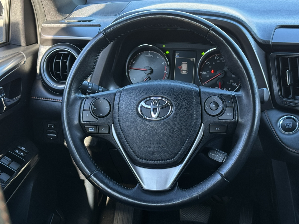 2018 Toyota RAV4 SE 24