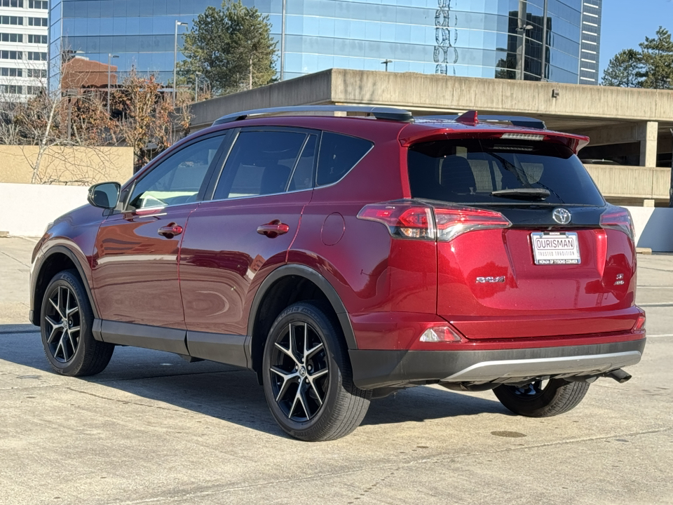 2018 Toyota RAV4 SE 43